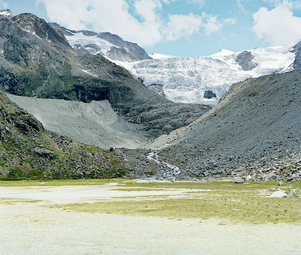 HYDROELECTRIC DAMS THE FUTURE OF POWER IN SWITZERLAND | BLOOMBERG