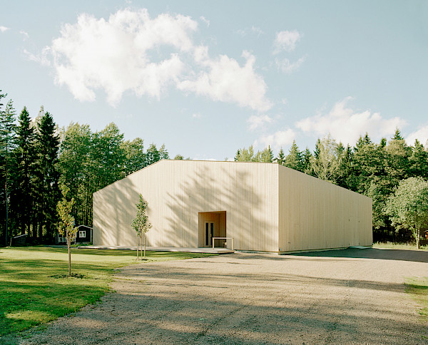 THE BARN IS SPECIALLY MADE FROM LOCAL SPRUCE BY FINNISH ARCHITECT JUKKA SIREN