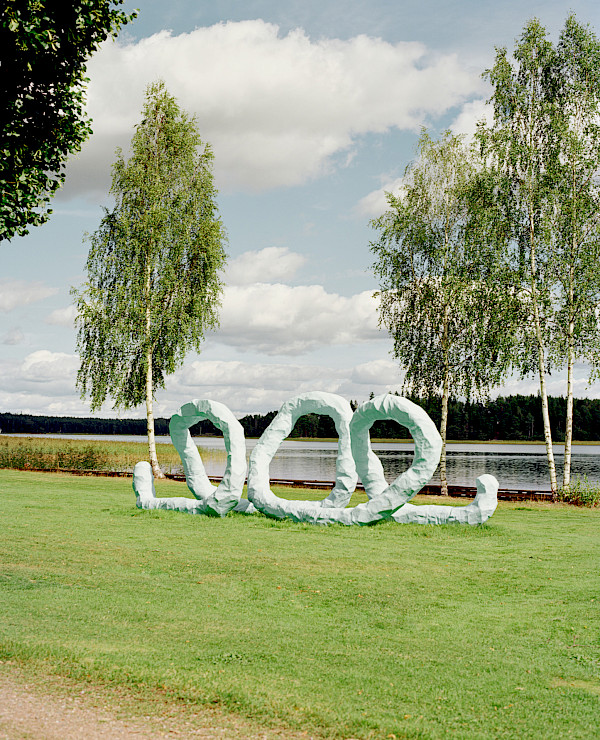 AUSTRIAN ARTIST FRANZ WEST'S 2010 SCHLIEREN SCULPTURE SITS IN FRONT OF THE LAKE ON THE SUVKUNTA ESTATE